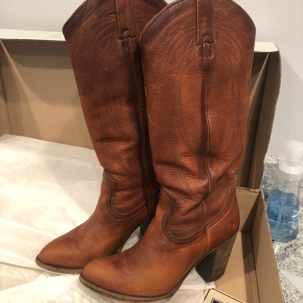 Frye Ilana Pull-on Boot in Cognac 9
